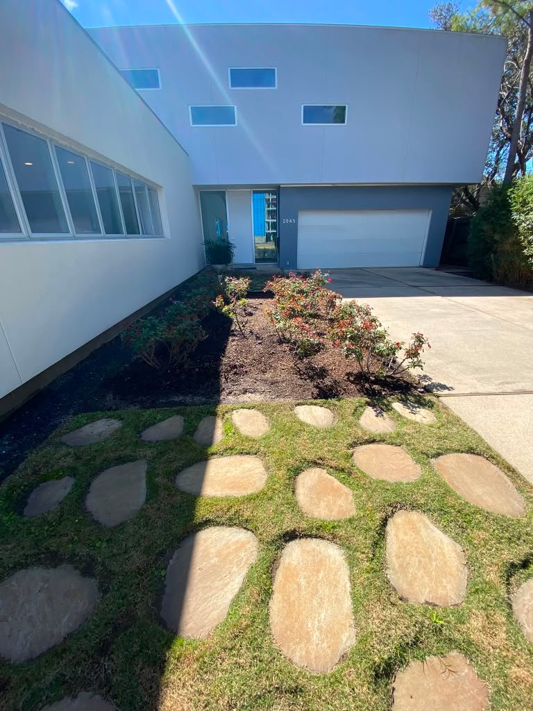 Completed residential lawn maintenance project by Rainlandscaping